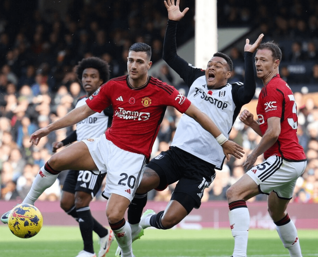 包含Doinb新星突破纪录表现惊艳，曼联未来可期！的词条